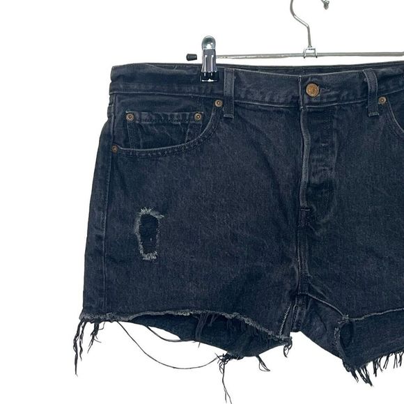 Levi’s High Rise Distressed Denim Cut Off Shorts Women’s Size 31 Black Rigid - Picture 2 of 11
